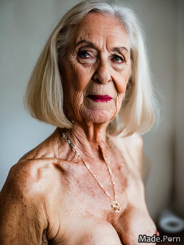 Older Woman: Nude Fotos of Granies Nude Who are 70 Years Old