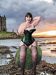 Mature milfs and gilfs from OlderWomanFun