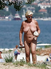 BBW matures and grannies at the beach 513